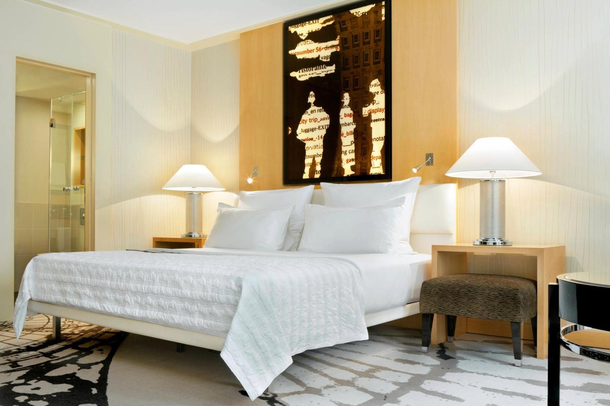 فندق لو ميريديان ميونيخ المظهر الخارجي الصورة A room at the hotel