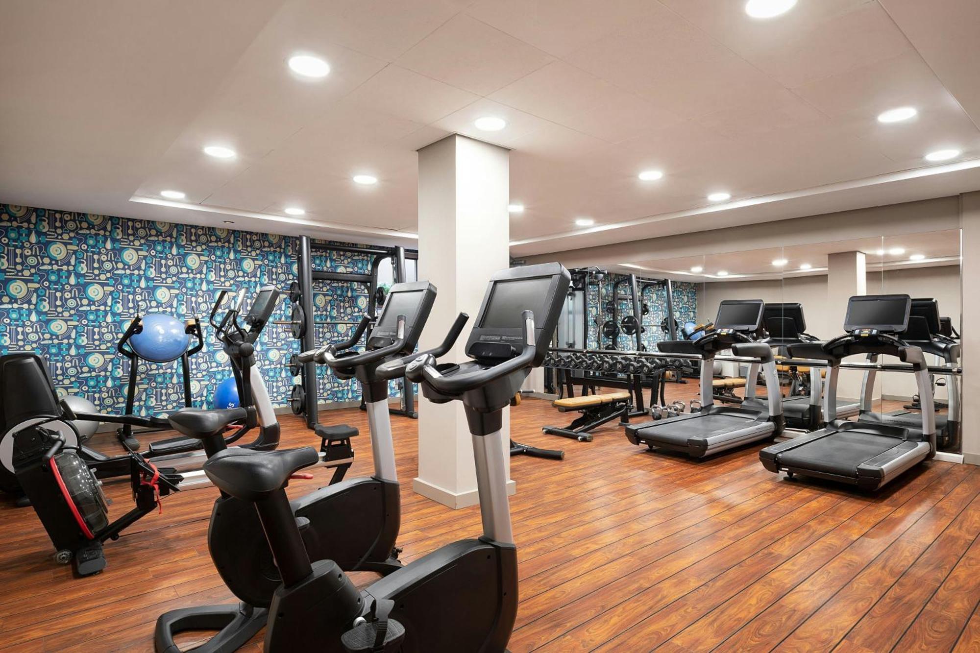 فندق لو ميريديان ميونيخ المظهر الخارجي الصورة The gym at the hotel