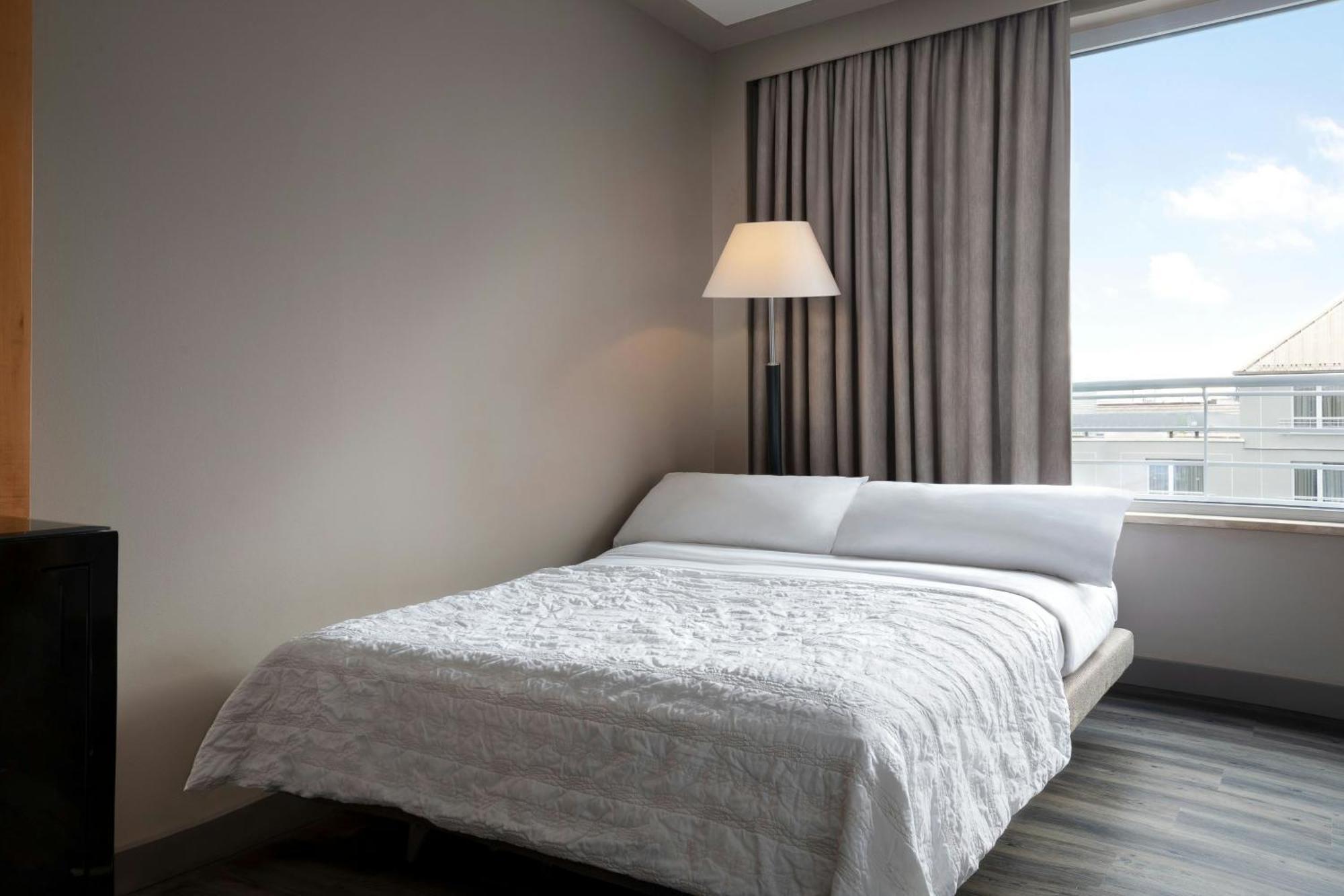 فندق لو ميريديان ميونيخ المظهر الخارجي الصورة A bedroom