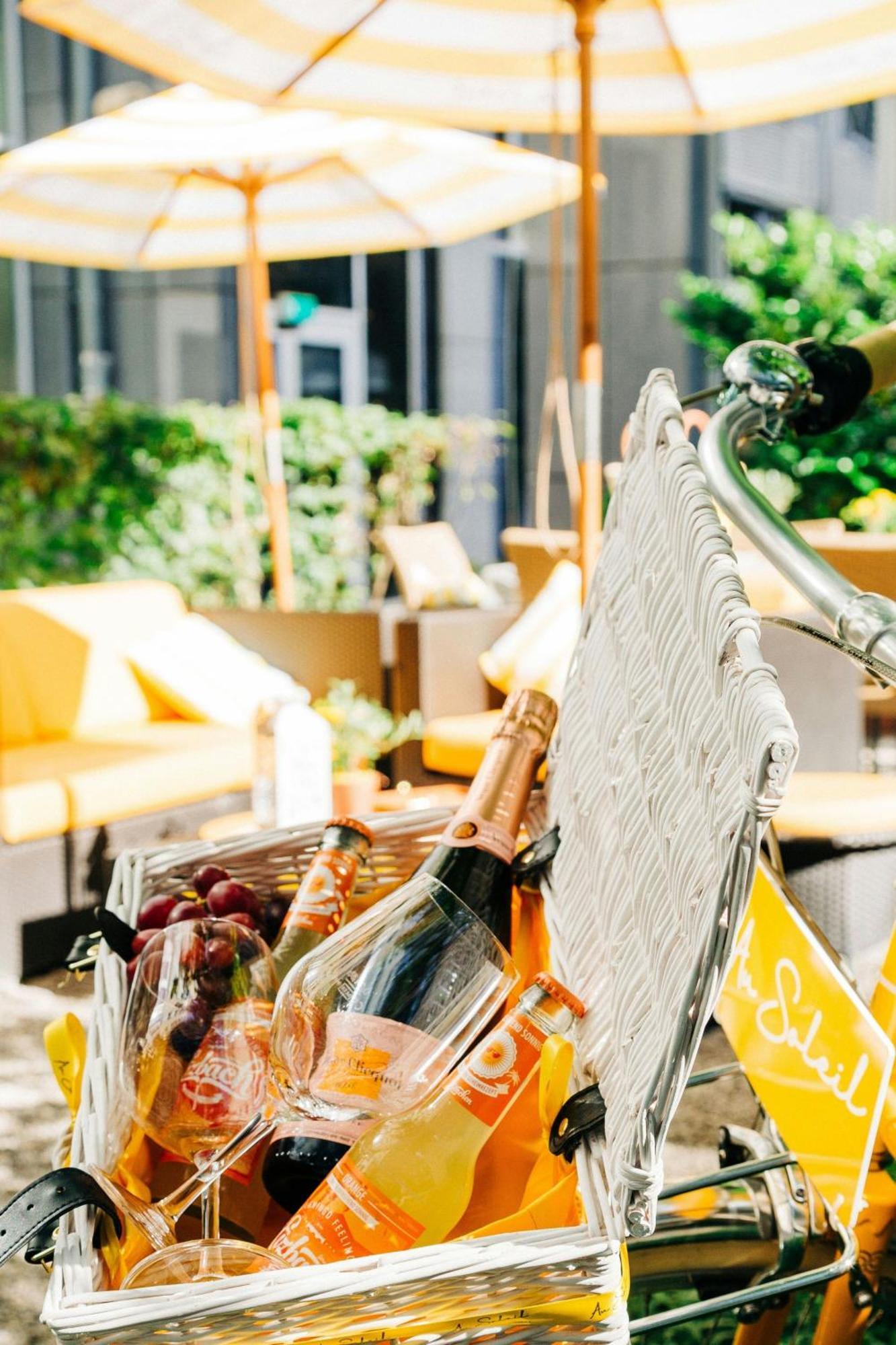 فندق لو ميريديان ميونيخ المظهر الخارجي الصورة The bar at the lounge