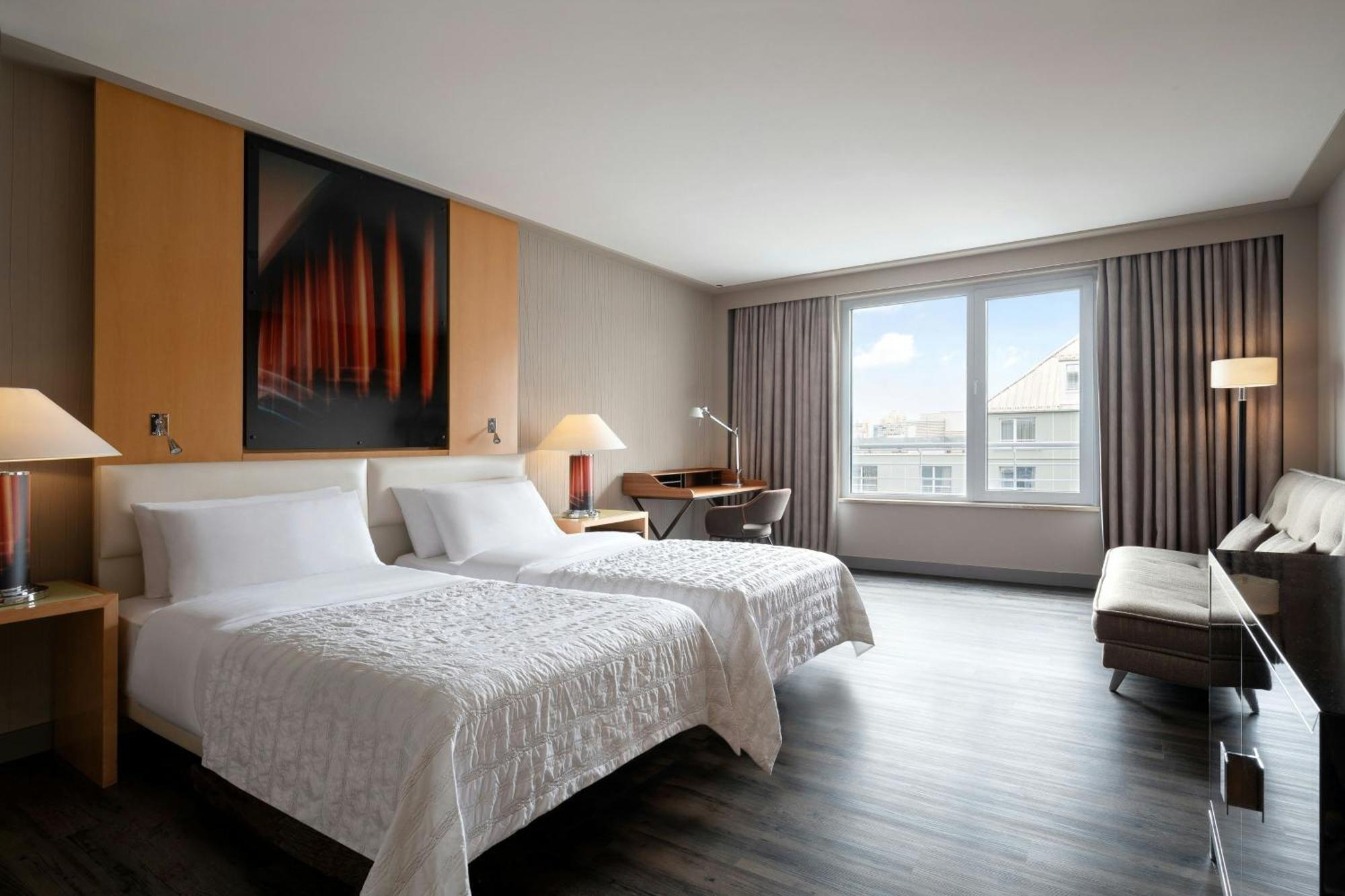 فندق لو ميريديان ميونيخ المظهر الخارجي الصورة A room at the Westin Palace, Brussels