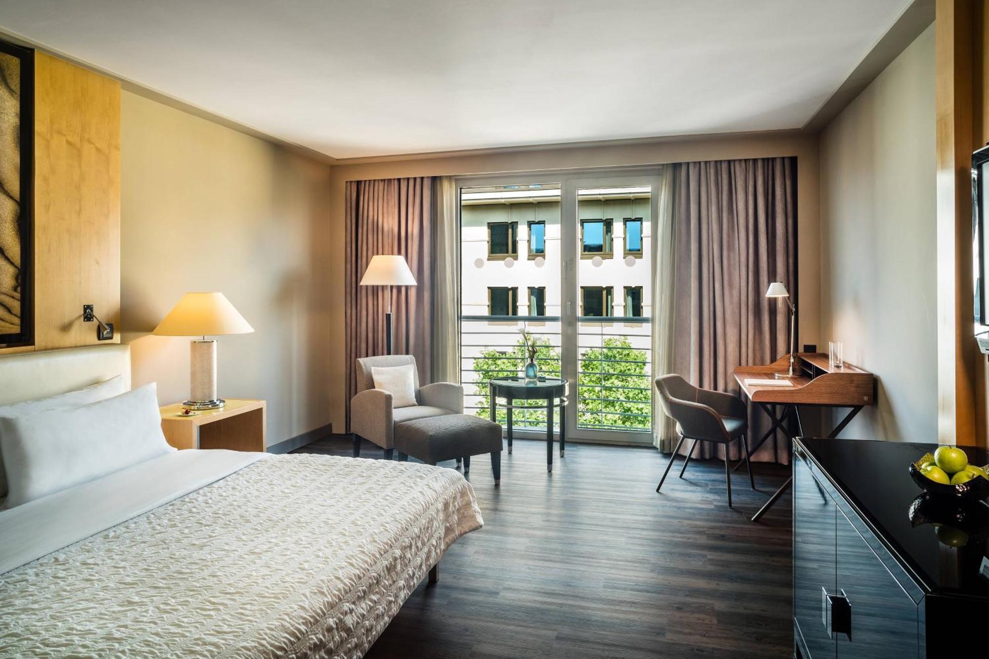 فندق لو ميريديان ميونيخ المظهر الخارجي الصورة A room at the Hotel de la Paix