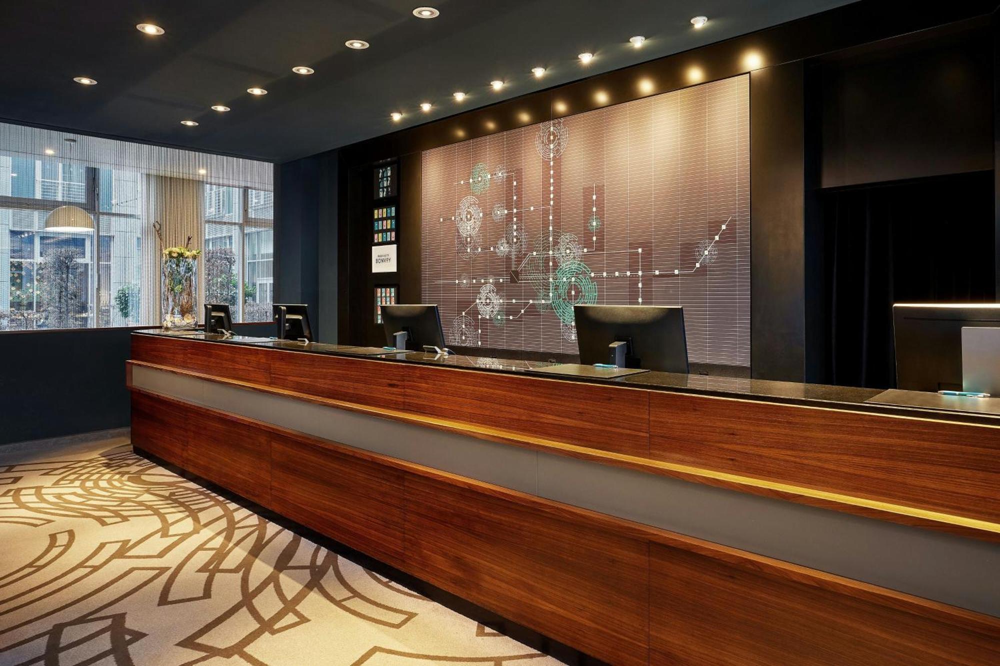فندق لو ميريديان ميونيخ المظهر الخارجي الصورة The lobby of the hotel
